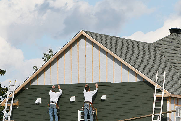 Professional Siding Installation technician working in Rochelle, VA